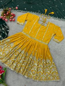 Présentation de la nouvelle collection de festivals avec robe et dupatta en faux georgette et broderie lourde, entièrement cousue - Product Image 6