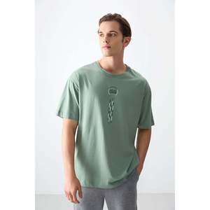 เสื้อยืดพิมพ์ลายเนื้อผ้าหนานุ่ม 100% คอตตอน สีเขียวกระบองเพชร ทรงโอเวอร์ไซส์ สำหรับผู้ชาย ยี่ห้อแอร์ จอนส์ - รุ่น 88355 - Product Image 1