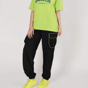 Ensemble de deux pièces à la mode pour femmes-Ensemble assorti pour un look coordonné et élégant - Product Image 5