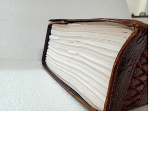 Journaux en cuir sur mesure de 600 pages, gaufrés à la main, en papier de coton, fabriqués à partir de papiers de coton écologiques - Product Image 1