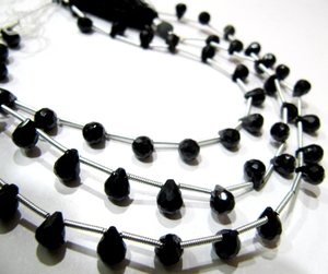 ลูกปัดทรงหยดน้ำสปิเนลสีดำธรรมชาติขนาด6x8มม. สายสปิเนลเส้นด้ายสีดำยาว8นิ้ว - Product Image 2