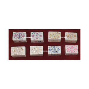 Boîtes les plus vendues en marbre blanc de haute qualité avec incrustations de nacre de différentes formes rectangulaires pour le rangement de bijoux - Product Image 1