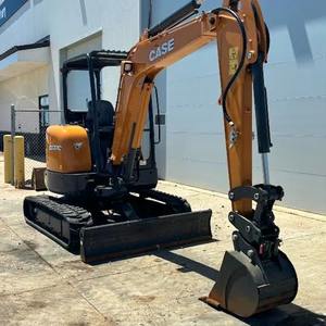 Pelle CX37C en parfait état pour les prix de gros - Product Image 1