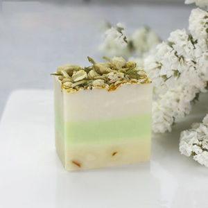 Savons Artisanaux Véganes Biologiques - Marque Privée 100g avec Vitamine E et Base de Savon au Lait de Chèvre et Papaye - Product Image 5