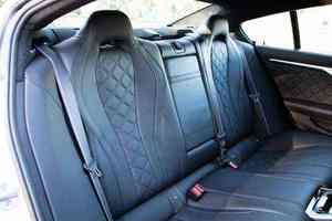 Voiture d'occasion haut de gamme BMW M8 Competition Coupé 2024 prête à être expédiée - Product Image 3