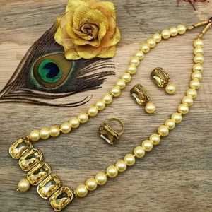 Collier de perles rouges royales blanches et grises Collier de perles à 3 lignes Fabricant pour FEMMES USA EUROPE FEMMES MEILLEURE VENTE D'ACHAT EN VRAC - Product Image 6