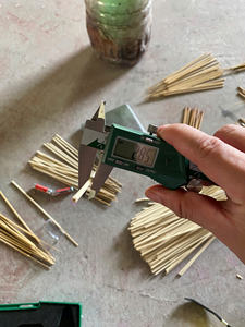 Varillas de incienso blancas de 8 pulgadas Agar Batti natural sin olor Fabricantes crudos para uso religioso 3mm de diámetro - Product Image 6