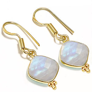 Vente en gros Argent Sterling 925 Design Fantaisie Coussin Dangle Rainbow Moonstone Gemstone Lunette Setting pour les occasions de fête - Product Image 1