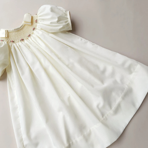 Robe en lin doux smockée faite à la main pour les petites filles, style décontracté pour le premier anniversaire de bébé, fabrication OEM au Vietnam - Product Image 2