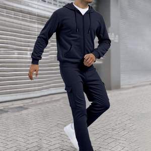 Ensemble de survêtement zippé en gros Veste à capuche Bas de jogging avec poches Vêtements de sport actifs Survêtement pour l'entraînement - Product Image 3