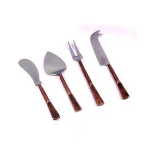 Mango plano brillante con diseño hueco de queso hecho a mano, esparcidor de rebanador de queso pulido mate plateado y juego de pelador de mantequilla - Product Image 2