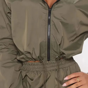 Survêtement personnalisé style 2026, coupe-vent léger pour femmes, ensemble de survêtement en nylon zippé, sweat-shirt court et pantalon de jogging pour femmes - Product Image 5