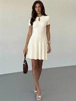 Robe Courte Moulante Plissée à Col Montant et Manches Courtes en Maille Côtelée pour Femme, Taille Élastique, Respirante, Simple, Blanche, Été, Décontractée, Personnalisable avec Logo (ODM)