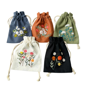 Bolsa de maquillaje reutilizable con asa de cuerda con cordón y logotipo personalizado | Pequeña bolsa de algodón orgánico para cosméticos y embalaje de regalo - Product Image 1