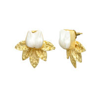 Boucles d'oreilles clous tendance pour femme style vintage, perle d'eau douce naturelle effet feuille fondante, laiton blanc plaqué or 24 carats