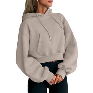 Sweat-shirt à capuche court personnalisé pour femmes pull-over à la mode avec options d'impression de logo haut quotidien confortable et élégant - Product Image 1