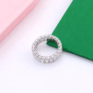 Anillo de piedra de moissanita de corte radiante Anillo de diamante moderno y de moda para su regalo de San Valentín - Product Image 4