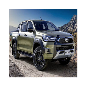 Camión Toyota Hilux con excepcional capacidad todoterreno y potente motor para trabajos difíciles - Product Image 2