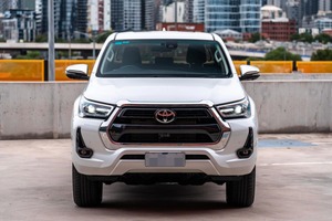 รถยนต์โตโยต้า ไฮลักซ์ ดับเบิ้ลแค็บ ปี 2024 เครื่องยนต์เบนซิน 2.7 ลิตร เกียร์อัตโนมัติ ตัวท็อป ครบครัน ใช้งานน้อย สภาพดี พร้อมส่งเร็ว ขาย - Product Image 2