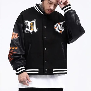 เสื้อแจ็คเก็ตฤดูหนาวผู้ชายแบบกำหนดเอง รุ่น Versity ผลิตจากผ้าขนสัตว์แท้ 100% และหนังแท้ คอตั้ง ผ้าแคนวาสสีดำ ดีไซน์แบบ Letterman - Product Image 4