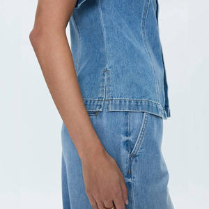 Camisa vaquera a medida para mujer con textura suave diseñada para vestirse formal e informal - Product Image 3