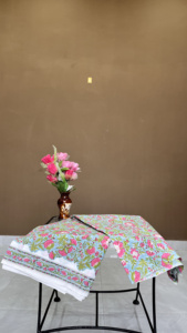 Tissu en coton bleu pastel à motifs floraux : Impression à la main, matière légère pour l'été, vendu au mètre - Product Image 3