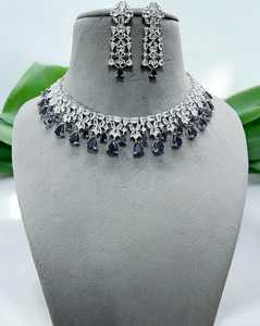 Ensemble de collier au design unique de haute qualité avec boucles d'oreilles Dernières tenues de fête Compléments toutes les tenues Bijoux en laiton pour femmes - Product Image 4