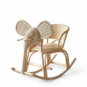 Chaise à bascule pour enfants en rotin naturel, design animal artisanal pour jeux d'intérieur - Product Image 3