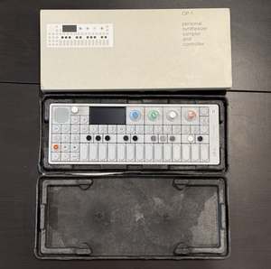 Synthétiseur de clavier portable Teenage Engineering OP-1 - Blanc - Neuf d'usine - Product Image 3