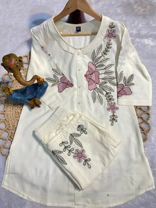 Conjunto de 2 Piezas de Algodón Bordado de Primera Calidad Unity Luxure para Mujer, Kurti de Algodón Puro Suave con Pantalones Bordados a Juego - Product Image 4