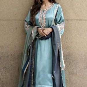 NEW--STYLISH & SUPERBE ROBE LONGUE KURTA, SALWAR & DUPATTA AVEC DABKA OMBELLISÉE, PERLES, TRAVAIL DE PIERRE pour VÊTEMENTS DE FÊTE/MARIAGE = 2024 - Product Image 1