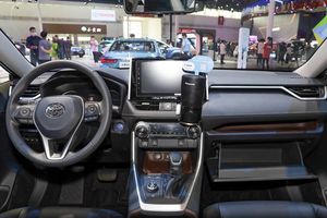 Auto de Gasolina 2025 en Oferta para <span class=keywords><strong>Toyota</strong></span> <span class=keywords><strong>RAV4</strong></span> 2.0L 4WD SUV Corolla Cross, Auto de Combustible de Lujo de Alta Calidad Apto para Adultos - Product Image 6