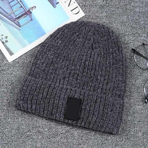 Gorro personalizado teñido liso de invierno, gorros de punto cálido con bordado impreso, diseño de logotipo para hombres y mujeres, gorros para deportes al aire libre, gorros - Product Image 6