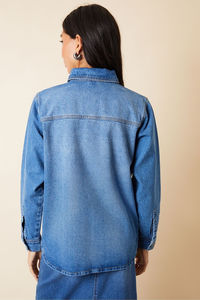 Veste en jean pour femme, coupe ajustée, logo personnalisé, coton uni teint, respirant, vêtement d'extérieur d'hiver, col rabattu, service OEM en gros - Product Image 2