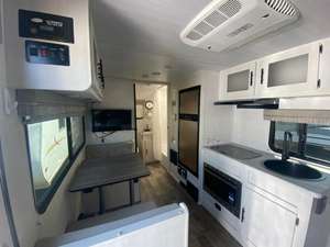 Camping-car d'occasion F-o-r-e-s-t R-i-v-e-r RV R-P-o-d RP-192 de 2022 prêt à être vendu - Product Image 4