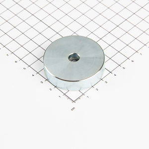 Gripper piatto in neodimio Ø48x11,5mm con recessione cilindrica - Product Image 1