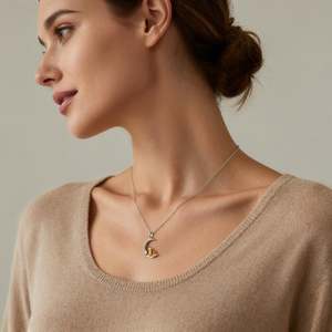 Collier Jeulia Petland plaqué or avec un golden retriever et un chat pour enfants - Product Image 5