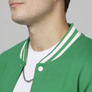 Chaqueta Varsity para Hombre en Verde y Blanco con Bloques de Color, Cuello Redondo con Botones a Presión, Estilo Béisbol, Ropa Deportiva Urbana - Product Image 6