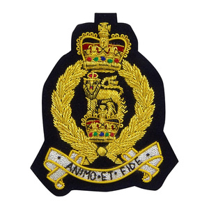 Badges brodés cousus à la main, noir et or, usine de Pakistan, vente en gros, Badges et patchs brodés personnalisés - Product Image 1