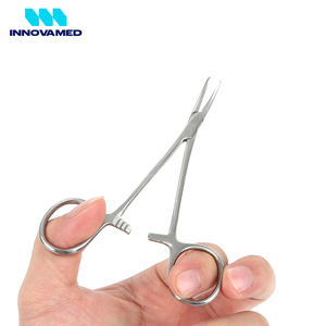 Pinzas Quirúrgicas Manuales de Acero Inoxidable en Forma de Codo de 12.5 cm de Calidad INNOVAMED, Uso Hospitalario, Abrazadera de Plástico, Certificación CE Clase I - Product Image 3