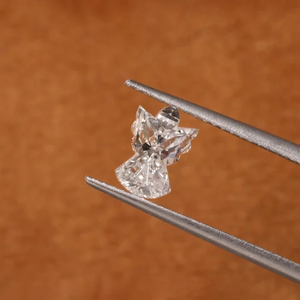 Nouvelle conception Bagues de fiançailles en diamants cultivés en laboratoire en forme d'ange, qualité VS VVS, pierres précieuses éthiques, certifiées IGI, bijoux fins d'Inde - Product Image 2