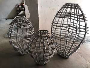 Jarrón de metal dorado hecho a mano con diseño de corte abstracto, jarrón de metal inspirado en el arte moderno para decoración del hogar, ocasiones de aniversario - Product Image 3