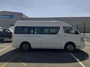 Toyota Hiace Mini Bus VAN d'occasion à faible kilométrage - Product Image 2