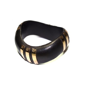 Brazalete voluminoso de madera hecho a mano |   Brazalete llamativo de madera maciza con decoración de latón |   Joyería Étnica de Moda al por Mayor - Product Image 1