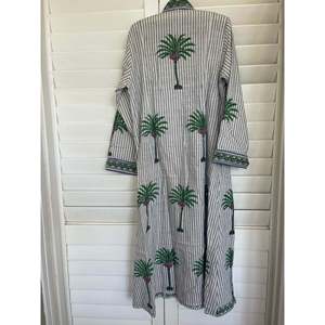 Kaftán de playa marroquí azul con estampado de palmeras, para cubrir el traje de baño - Product Image 3