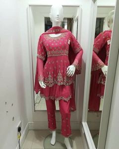 ÉLÉGANT INDIEN/PAKISTANI ZARI BRODERIE TRAVAIL sur PÉPLUM, PANTALON AVEC ROBE DUPATTA pour fête-porter-robe pour fête/mariage = 2023 - Product Image 1