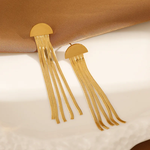 Chapado en oro de 18 quilates, elegante, lujoso, Formal, Color sólido, borla, Pendientes colgantes, acero inoxidable 304, 1 par, accesorio de moda - Product Image 3