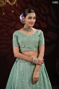 ชุดปาร์ตี้ lehenga choli ออกแบบเย็บปักถักร้อยและลายดอกไม้ dupatta - Product Image 6