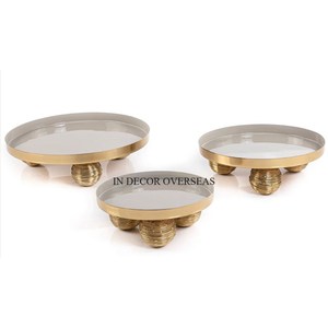 Aspecto atractivo La mejor calidad Metal Plata Brillante Pulido Bandeja para servir alimentos con capullos chapados en oro Asas de diseñador de la India - Product Image 6