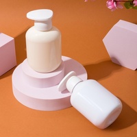 Bouteilles de shampoing rondes personnalisées de 300ml en plastique PET blanc avec pompe plate Lotion de lavage pour bébé Gel douche Emballage cosmétique pour soins de la peau